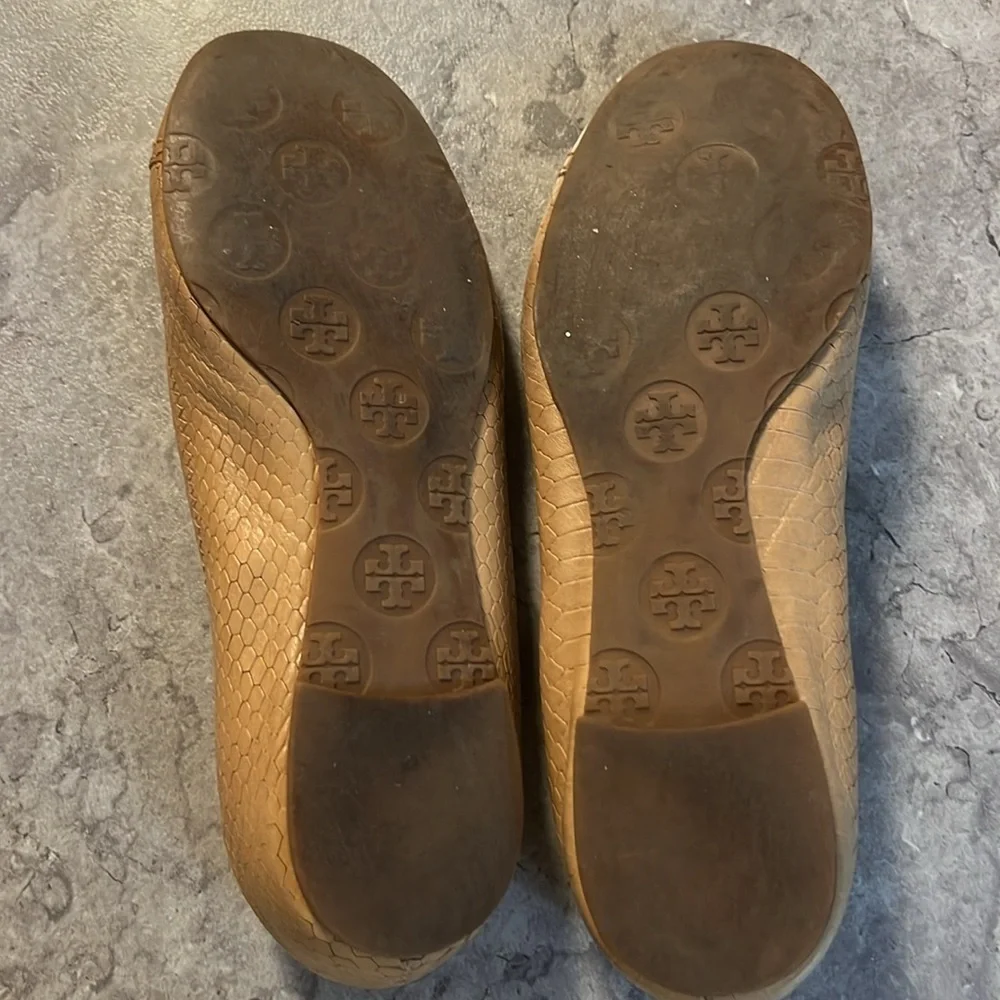 Tan Tory Burch flats with gold emblem